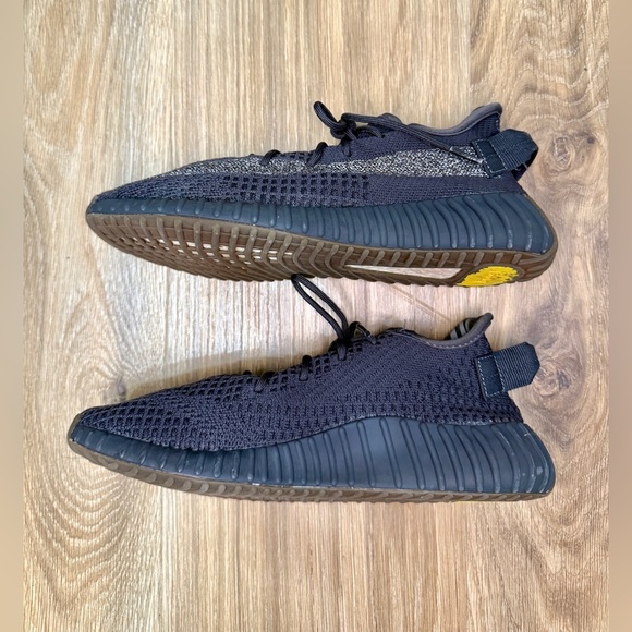 adidas Yeezy Boost 350 V2 - Size 7 EUC - Picture 4 of 6